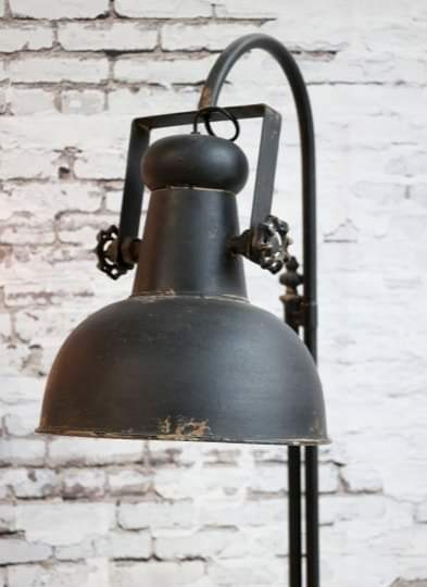 Stoer sobere vloerlamp