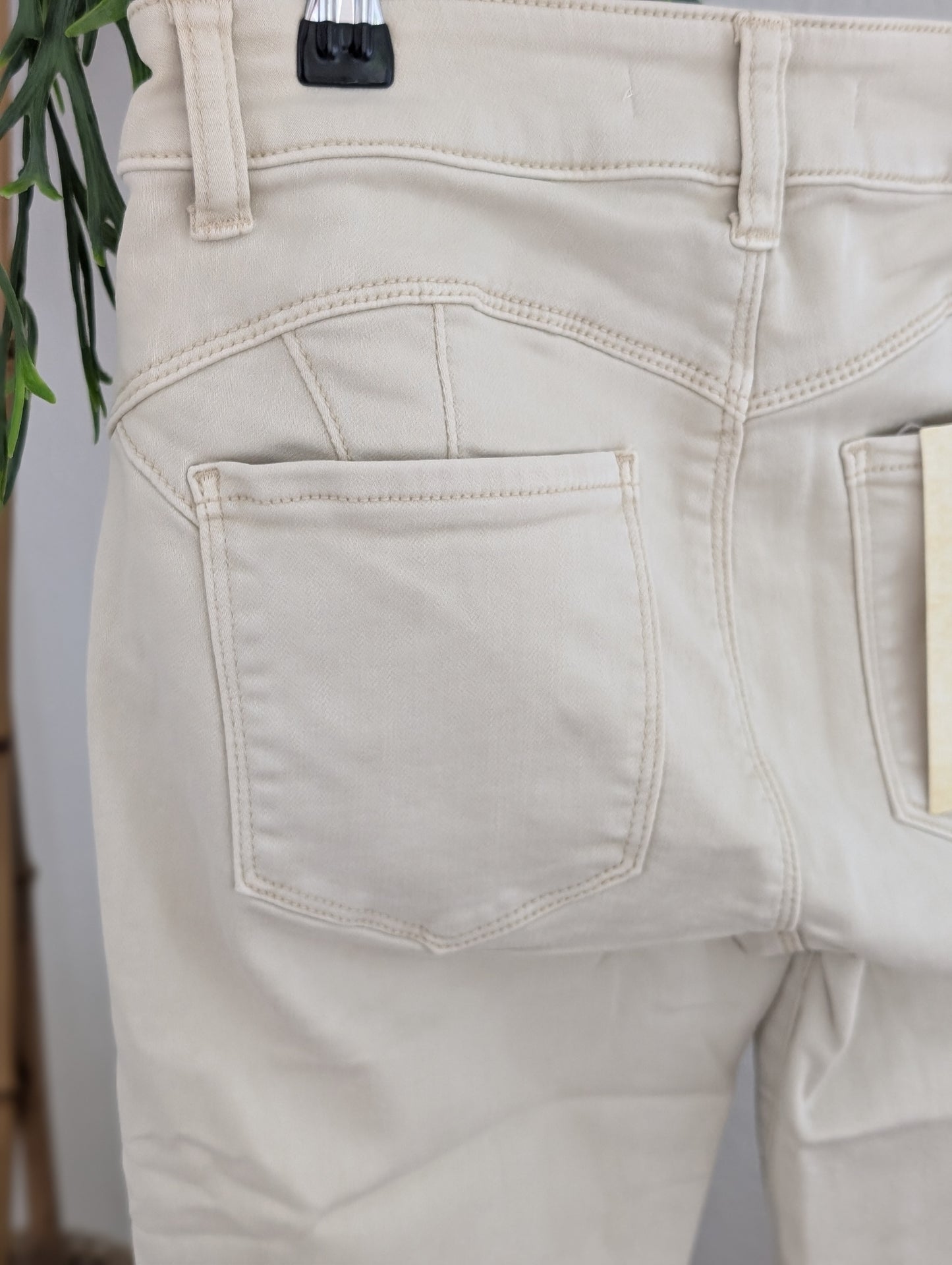 Beige jeans met push up