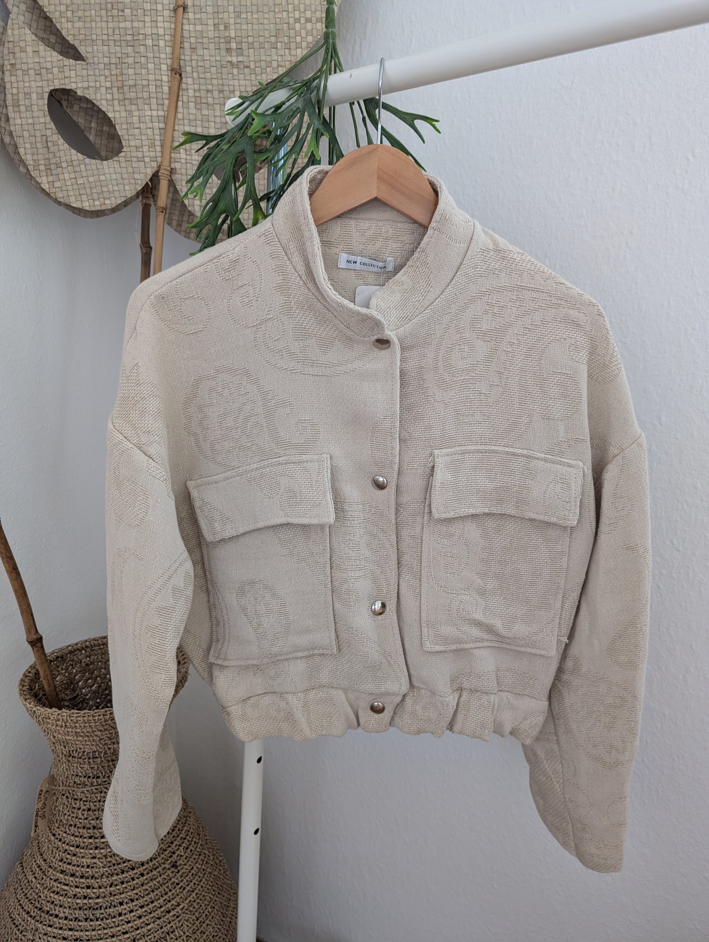Beige jasje met mooie subtiele print One Size