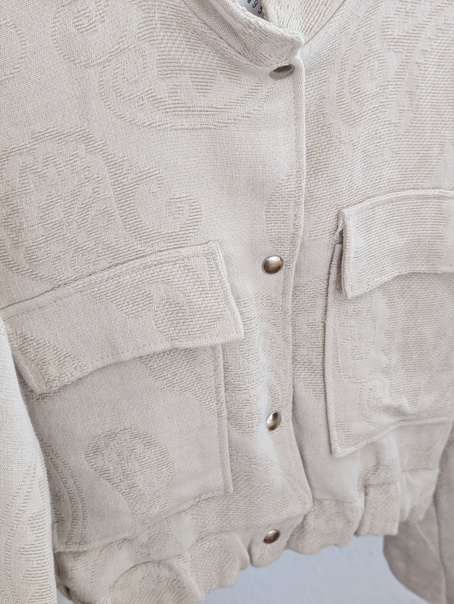 Beige jasje met mooie subtiele print One Size