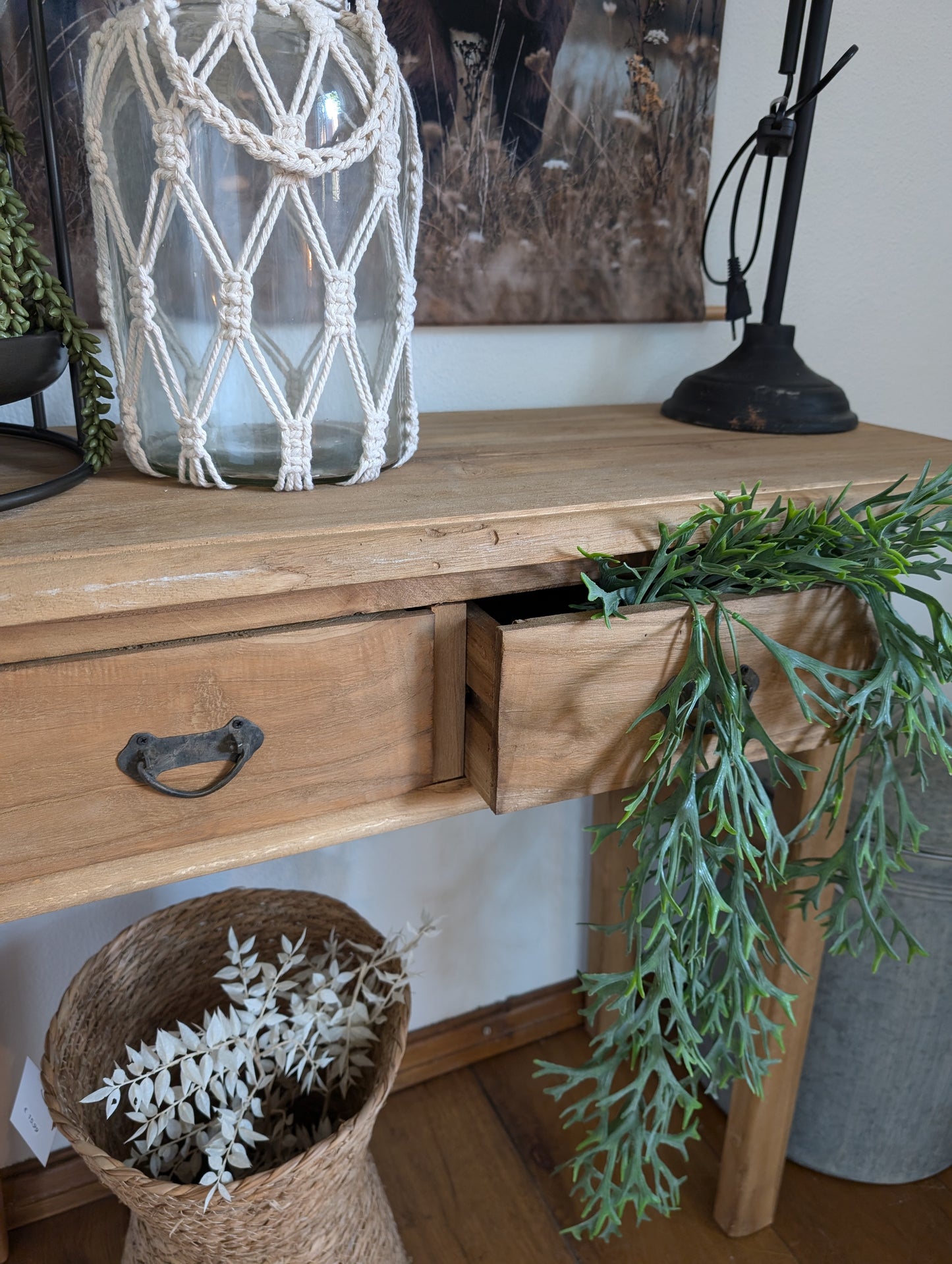 Houten kastje met 2 lades