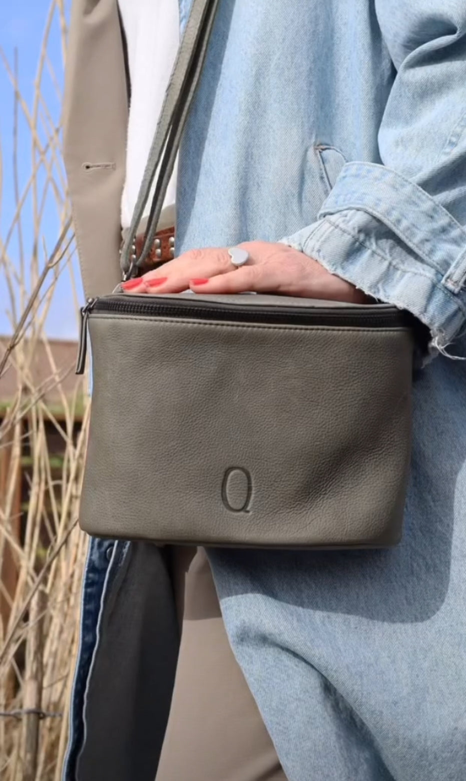 QOSS crossbody tas YVETTE taupe