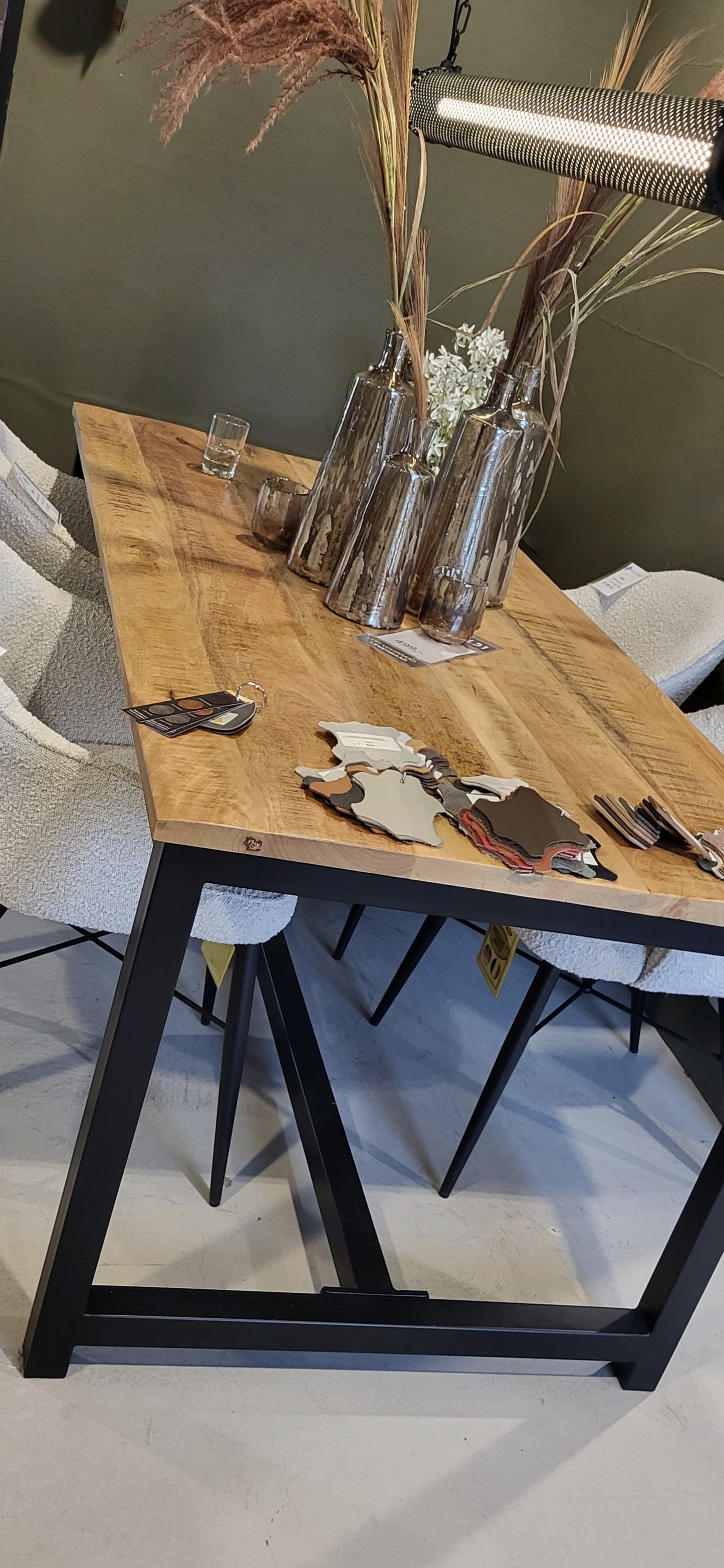 Eetkamer tafel mangohout