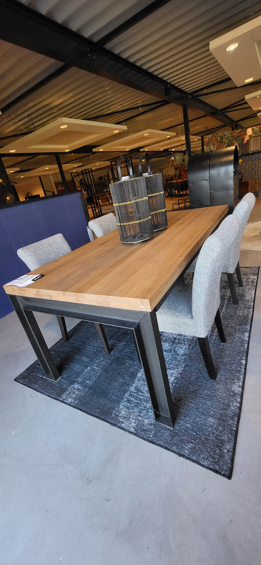 Eetkamertafel Jens