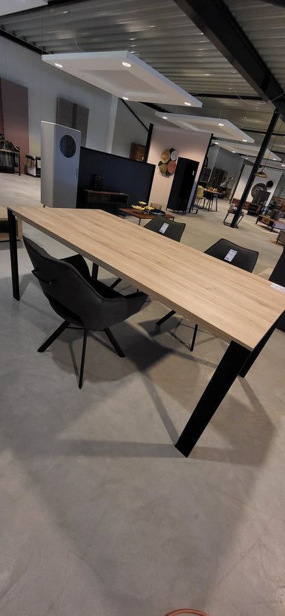 Eetkamertafel
