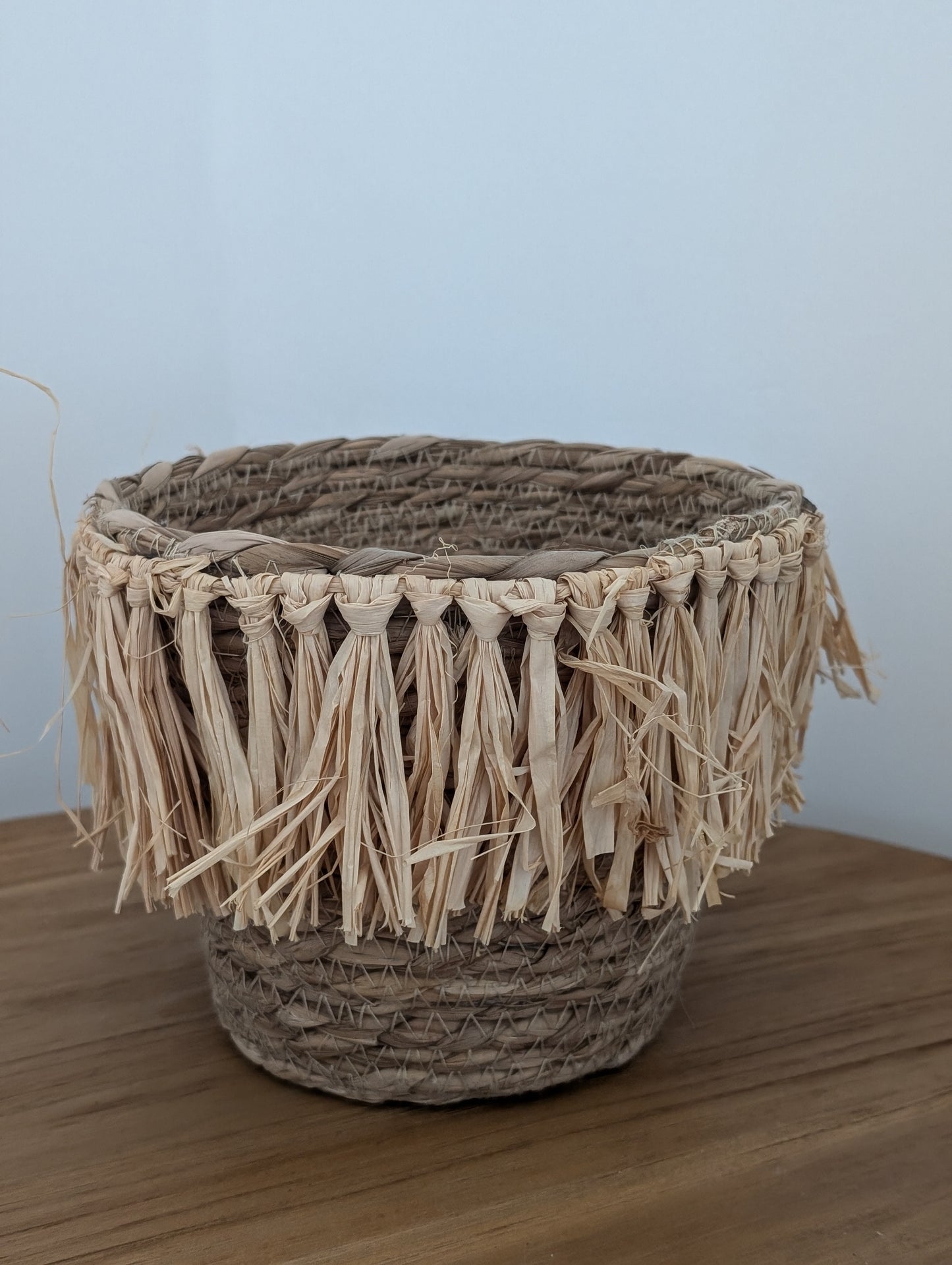 Rietenmand met fringe (verschillende maten)
