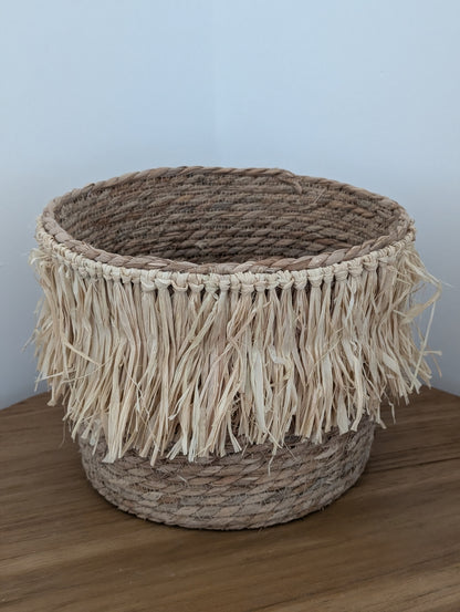 Rietenmand met fringe (verschillende maten)