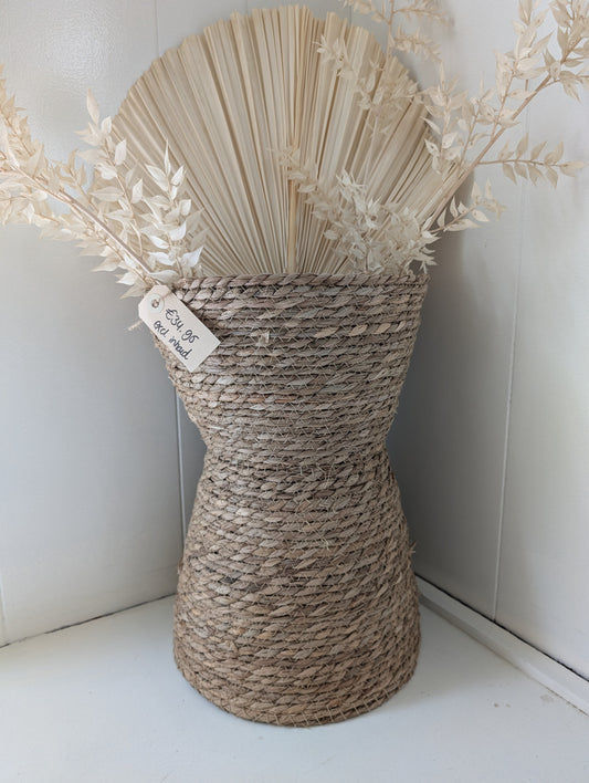 Gevlochten vaas met glas